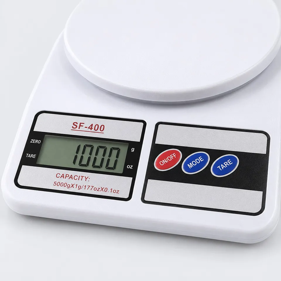 Display and buttons of the SF-400 kitchen scale