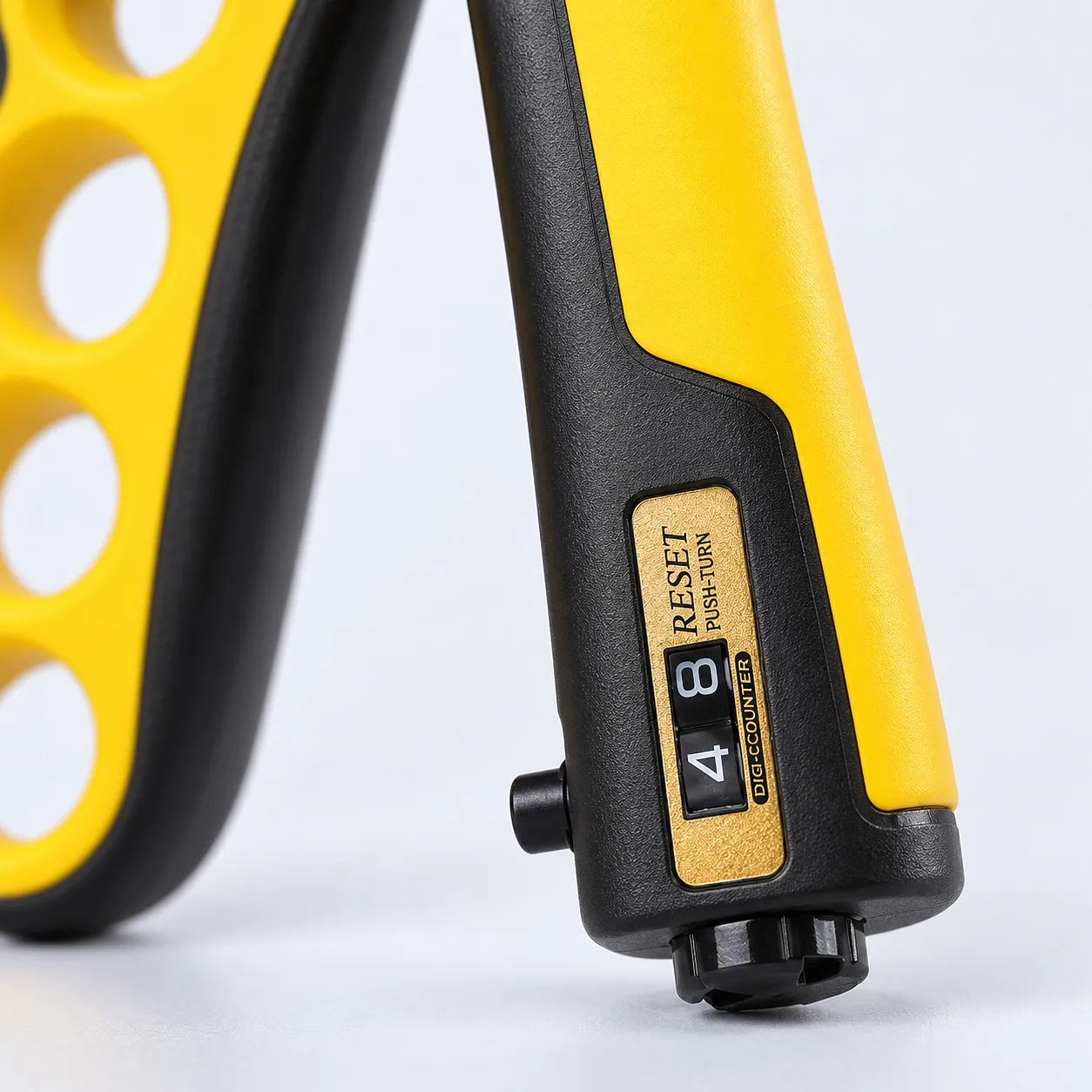 Counter on the handle of the hand gripper