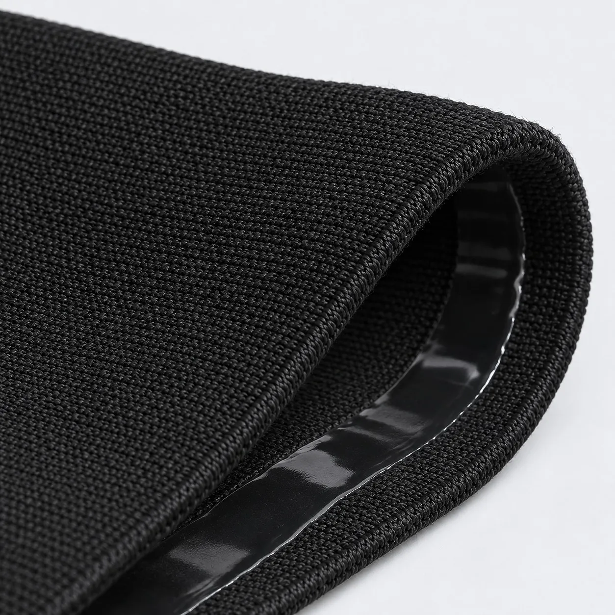 Woven fabric and grip strip of the hip band