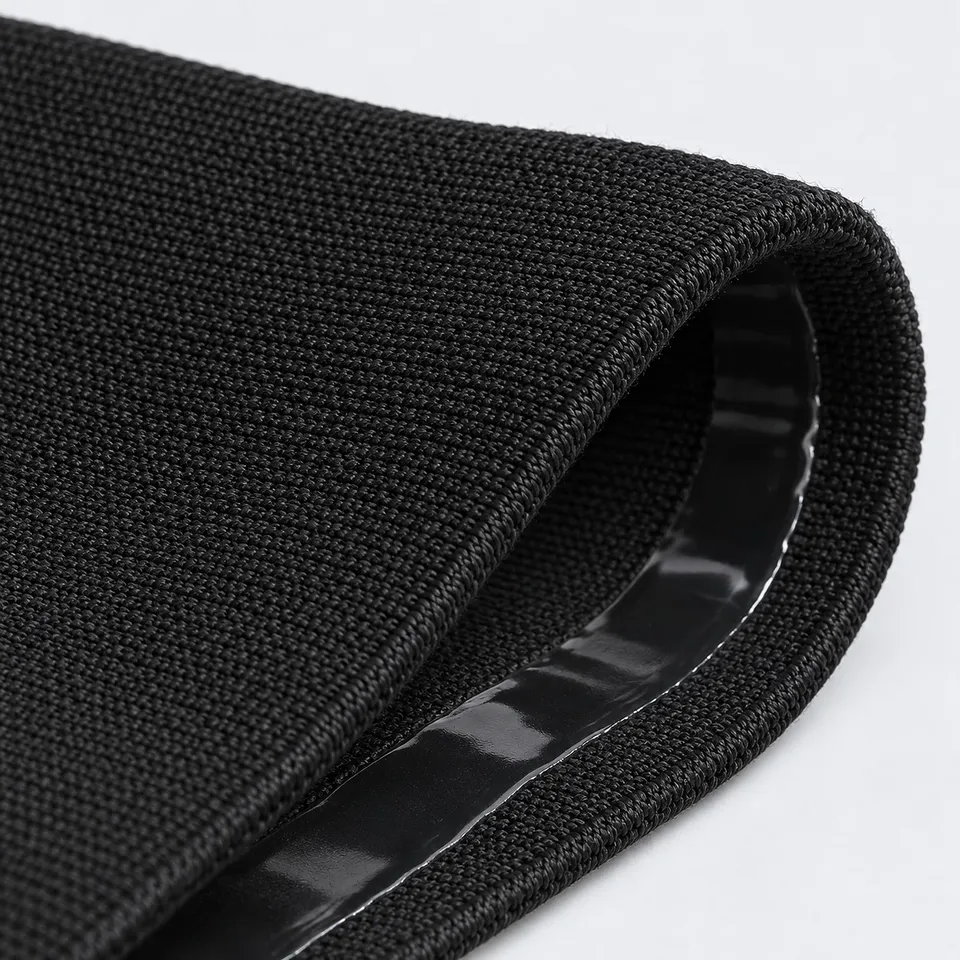 Woven fabric and grip strip of the hip band