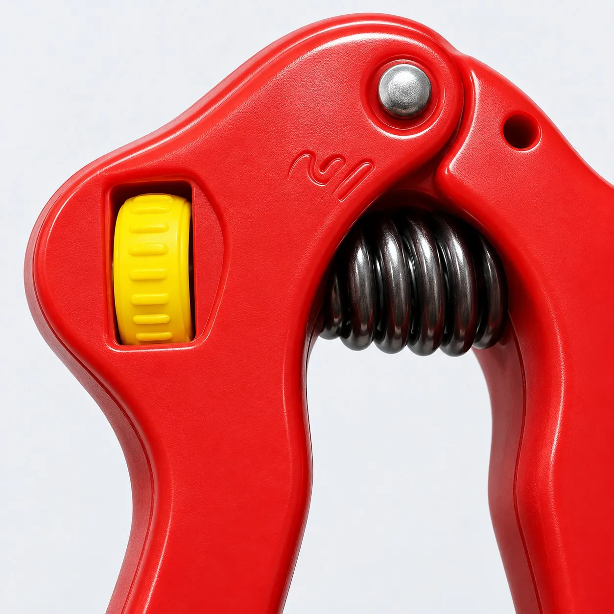 Yellow adjustment dial on the GP hand gripper