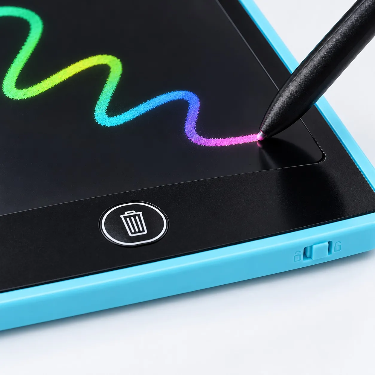 Erase button and lock switch on the LCD drawing tablet