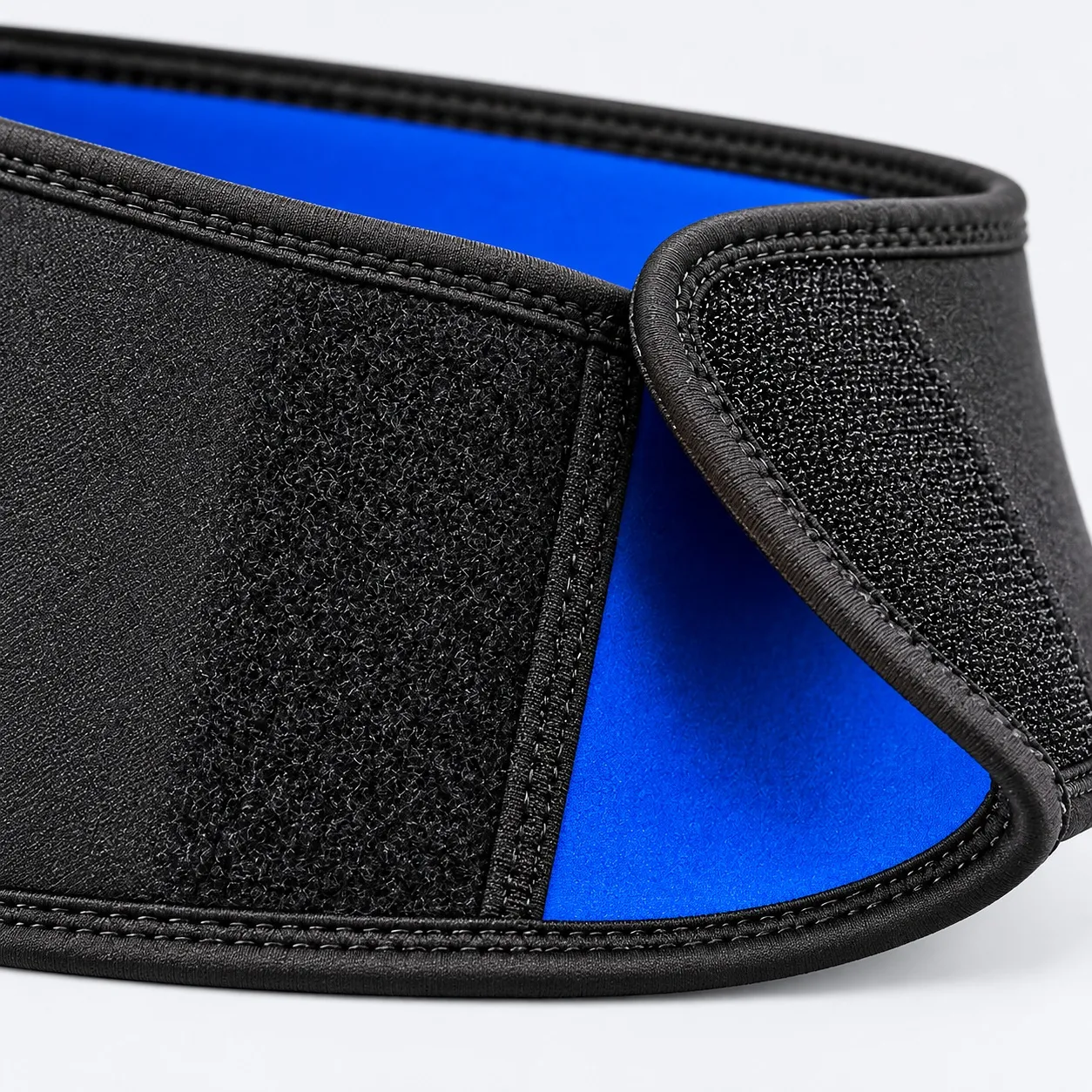 Edge of the sweat belt with blue lining and fastening