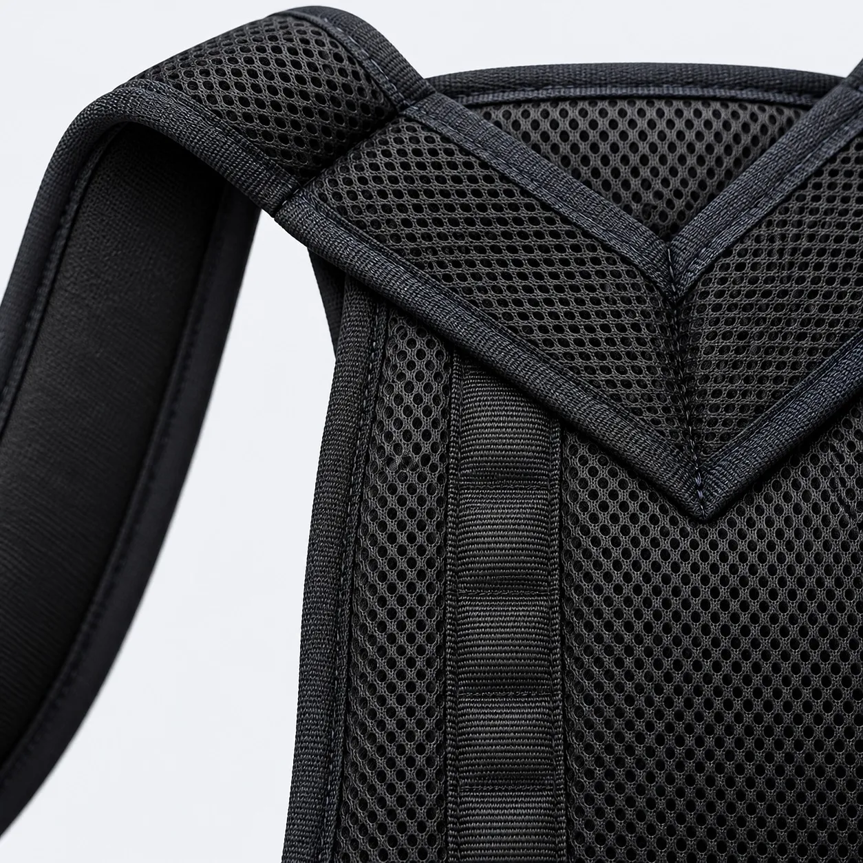 Mesh back panel and support bar of the posture corrector