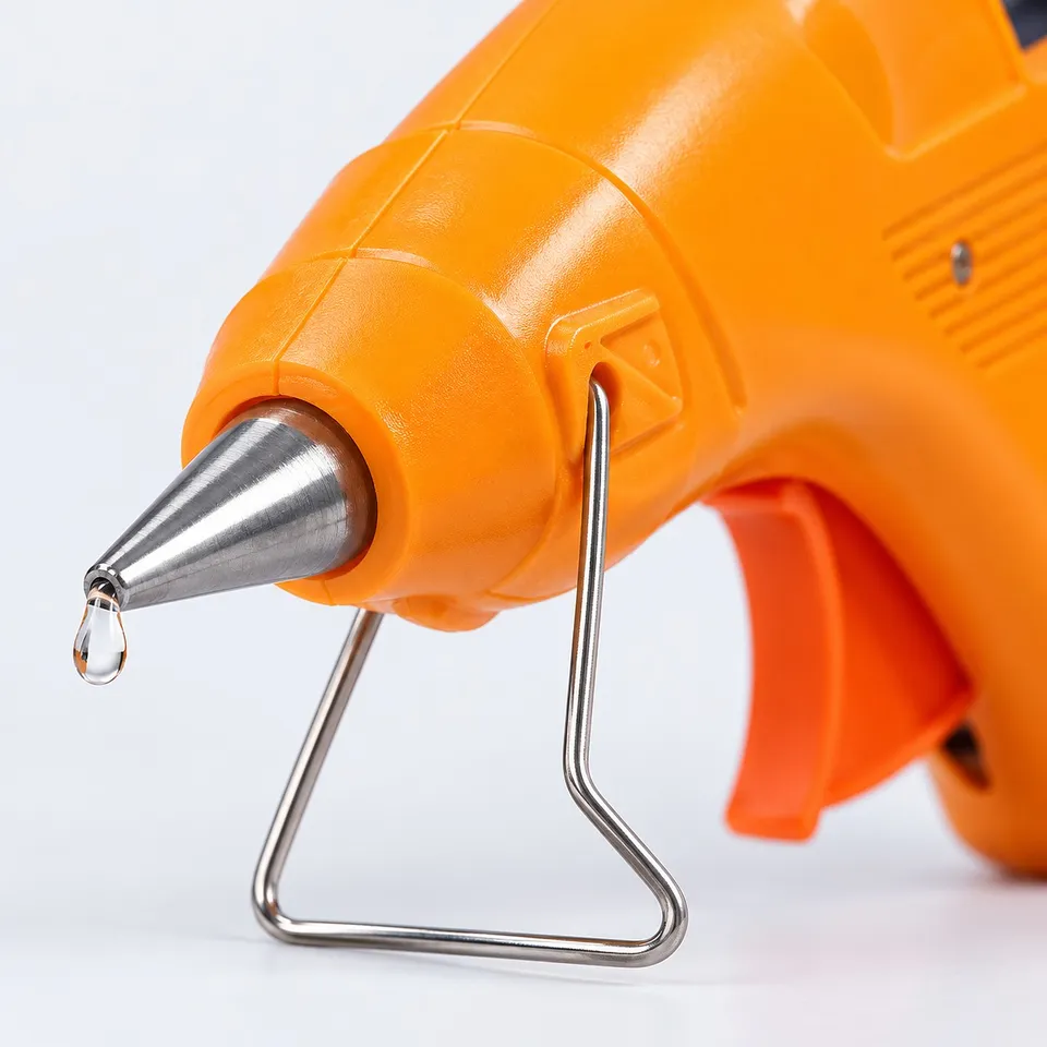 Metal nozzle and fold-out stand of the Boaisen glue gun